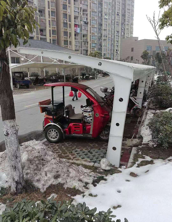 祝贺南京溧水区秦淮东郡等十小区近六千平充电桩雨棚顺利竣工